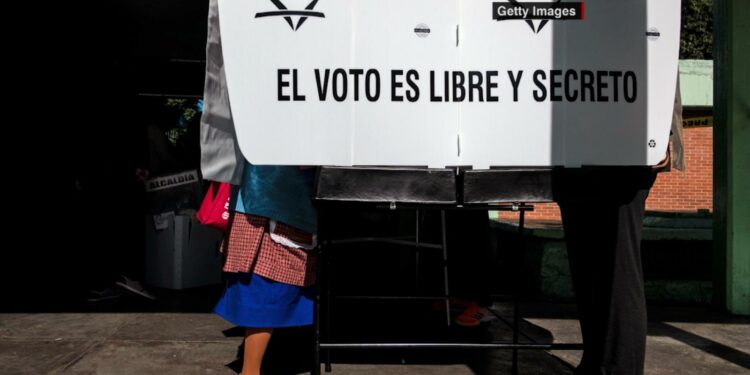 Senado mexicano discute y vota polémico “Plan B” de reforma electoral