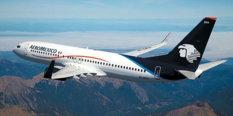 El vuelo AM004 con destino a la CDMX regresa a parís por emergencia