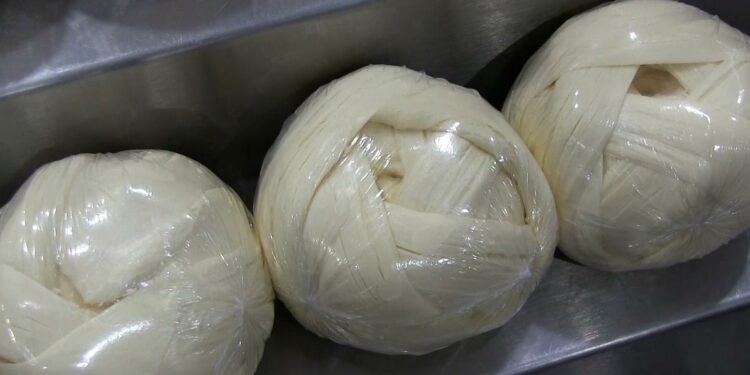 ¿Por qué el queso Oaxaca es considerado uno de los mejores del mundo, según Taste Atlas?