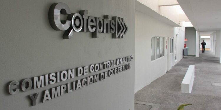 Destituye a 11 funcionarios Cofrepris ligados a actos de corrupción