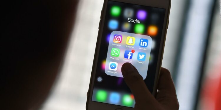 Suprema Corte de México analiza ejercer el derecho de petición vía redes sociales