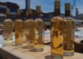 Se incautó un cargamento de metanfetamina en botellas de tequila.