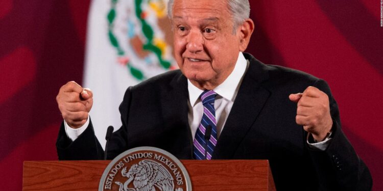 Presidencia de México pide a la Suprema Corte revertir suspensión de reforma electoral
