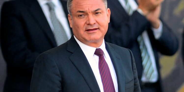 Fiscalía de México recibe orden de aprehensión contra Genaro García Luna y 60 personas más por peculado