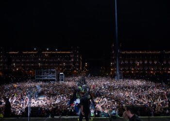 Concierto de Los Fabulosos Cadillacs reúne a 300.000 personas en el Zócalo de Ciudad de México