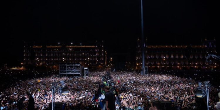 Concierto de Los Fabulosos Cadillacs reúne a 300.000 personas en el Zócalo de Ciudad de México