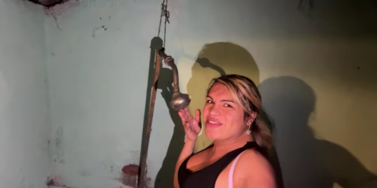 Wendy en la regadera