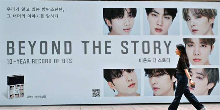 BTS celebra 10 años y publica libro con sus memorias