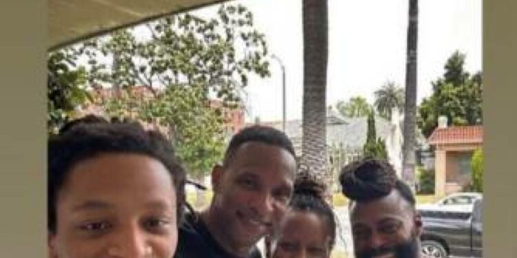 Shaka-Hislop-exfutbolista-y-analista-de-ESPN-se-desploma-en-plena-transmisión-en-vivo.jpg
