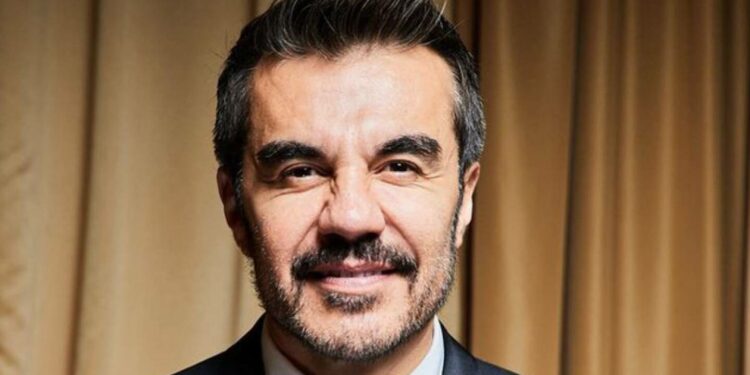 Gael García Pineda, hijo mayor de Adrián Uribe, ya tiene 20 años y luce idéntico al actor