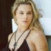 Quién es Manuela, la hija del músico que conquista las redes con su belleza