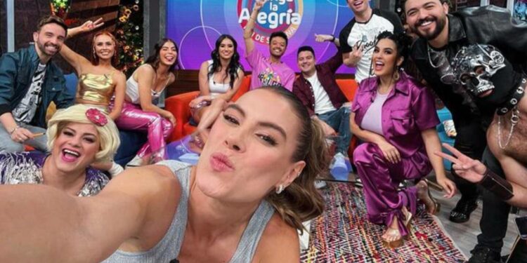 Una famosa conductora de TV Azteca vende ropa de paca para sobrevivir