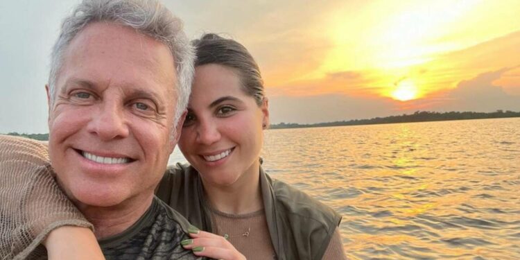 Alexis Ayala presume su luna de miel con Cinthia Aparicio, 28 años menor que él