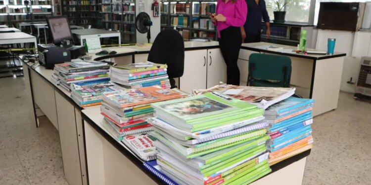 Amparo paraliza distribución de libros en Chihuahua.