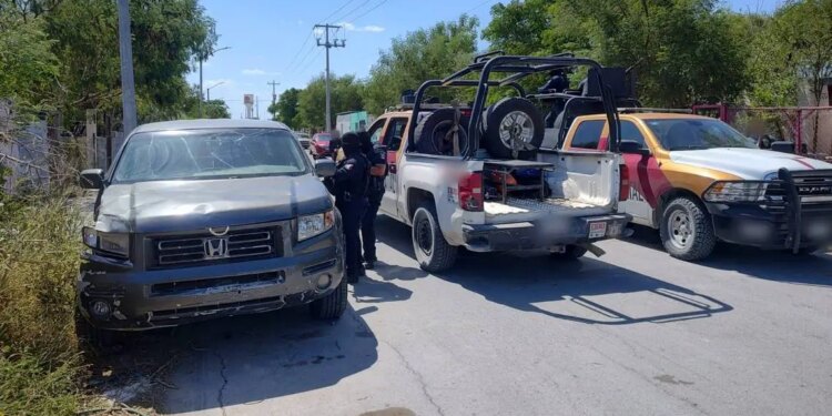Aseguran armas en dos vehículos en Tamaulipas