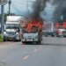 Ataque armado provoca incendios en carretera