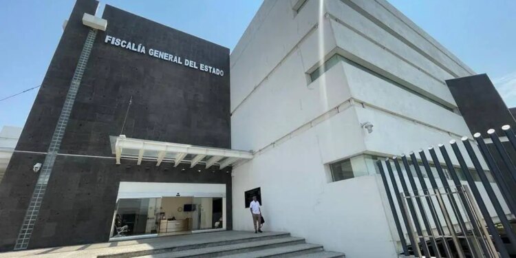 Carlos Montes, reemplazo de Uriel Carmona.