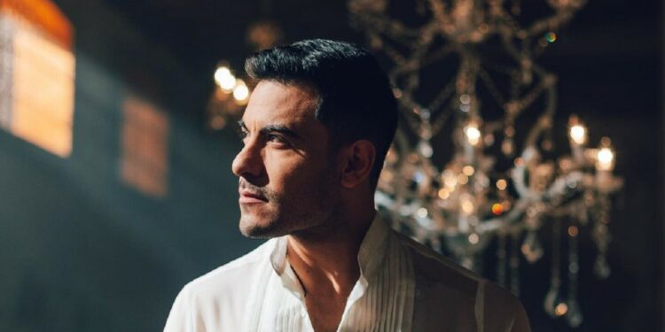 Carlos Rivera presume su primera foto con Leoncito, su hijo, ¡Instagram estalla de ternura!