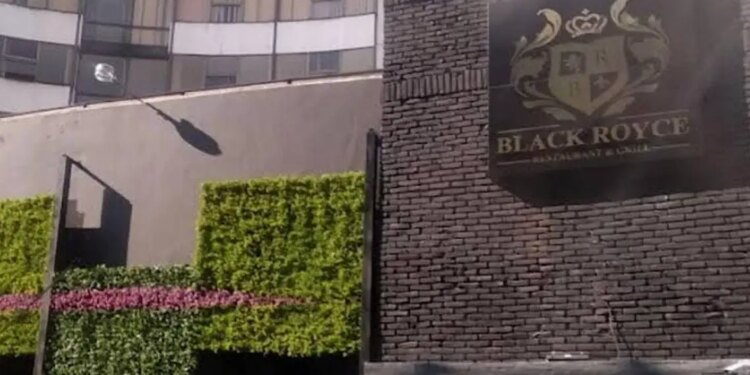 Clausura de bar Black Royce en Naucalpan.