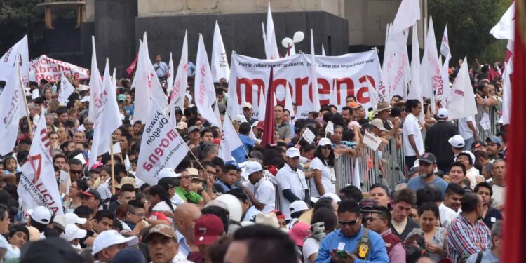 Cuestionan encuestas internas de Morena.
