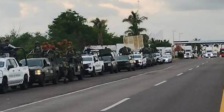 Desembarco de 300 fuerzas armadas en Mazatlán.