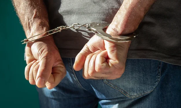 Policía detenido por extorsión