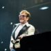 Elton John es trasladado al hospital tras sufrir un fuerte accidente en su hogar, ¿cuál es su salud?