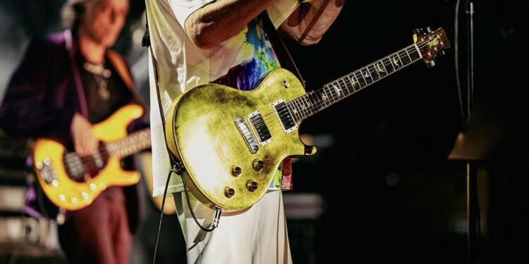 Carlos Santana