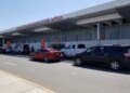 Falla en remodelación deja aeropuerto sin luz