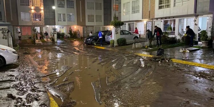 Inundación en canal dañó cientos de casas