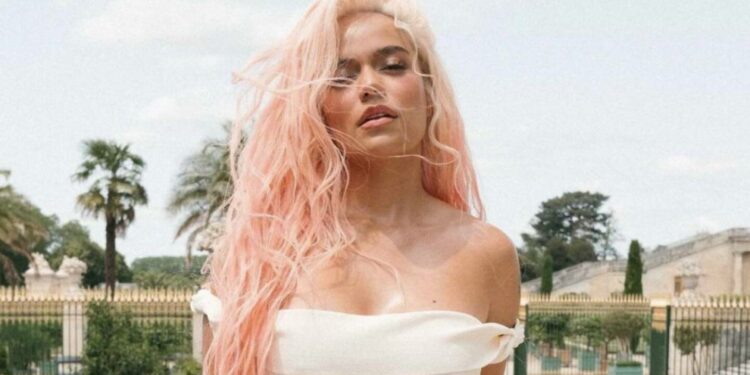 Karol G y la impactante predicción que daría un drástico giro a su vida