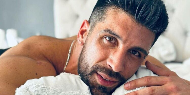 Silverio Rocchi se desnuda enfrente de todos y Vielka Valenzuela reacciona de manera sorprendente