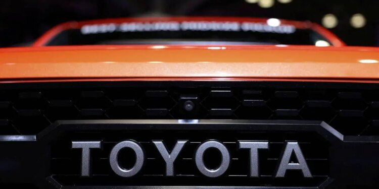 Suspensión de operaciones en fábricas de Toyota.