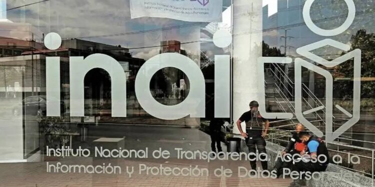 Suspensión otorgada al INAI; sesiones permitidas