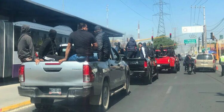 Transportistas de Tecámac luchan contra extorsiones.