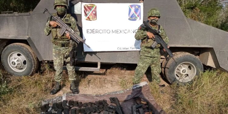 Violencia en Tamaulipas: decomisan armas y vehículo blindado.