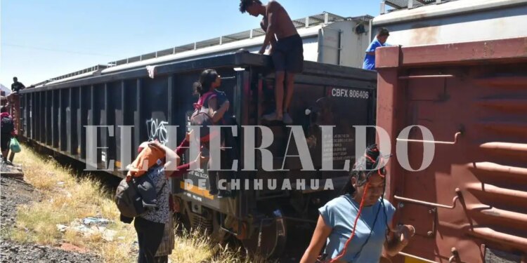 500 venezolanos llegan en tren a Chihuahua buscando Ciudad Juárez