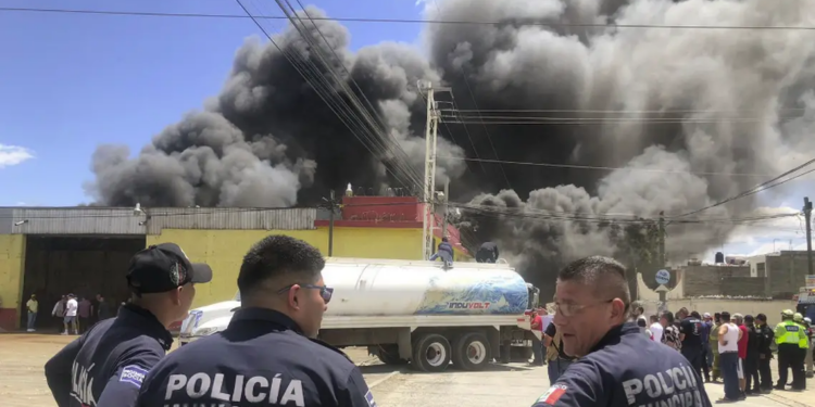 Bodega de desechos incendiada en Ecatepec