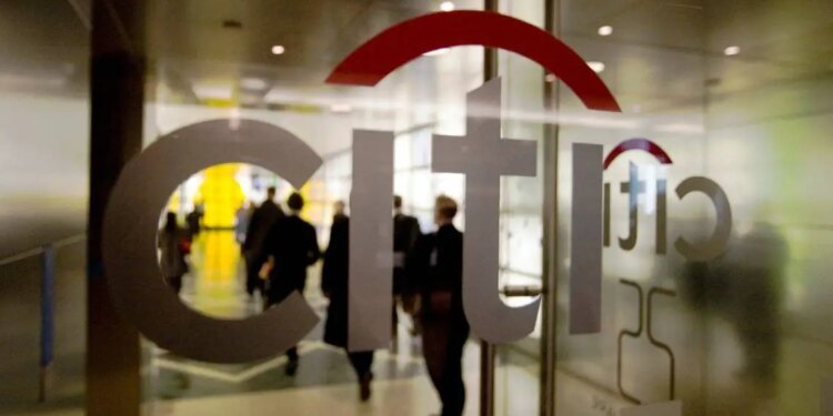 Citi planea reestructuración corporativa, ajustando plazas