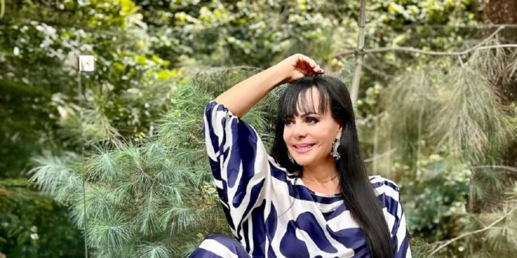 'Como México no hay dos', la película donde debutó Maribel Guardia en el cine con Vicente Fernández