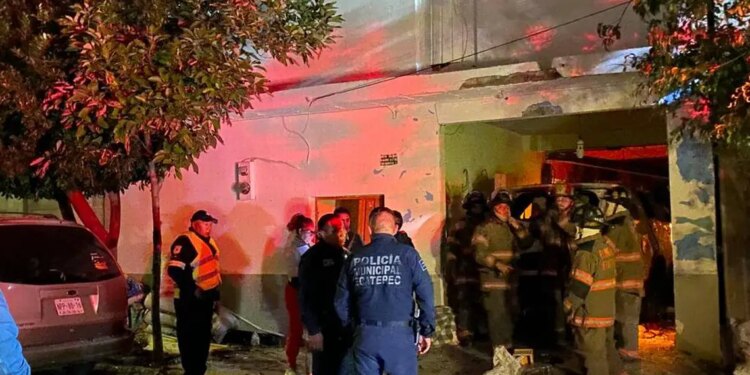Explosión en casa de Ecatepec deja heridos.