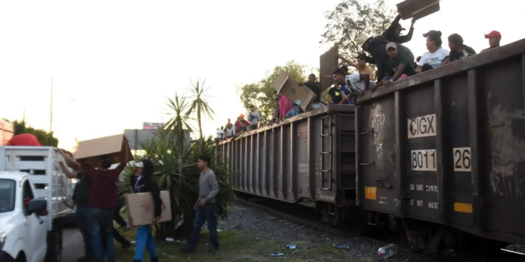 Ferromex reinicia operaciones tras crisis migrante.