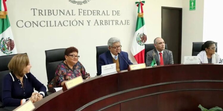 Fiscalía y Tribunal firman acuerdo laboral.
