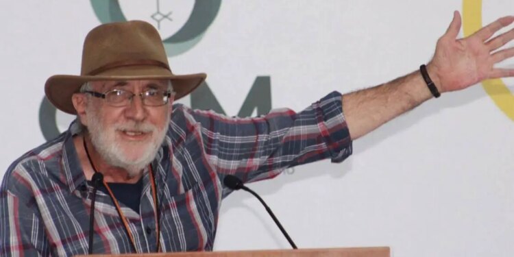 Javier Sicilia en Diálogo por la Paz en Puebla: urgencia de acción ante inseguridad.