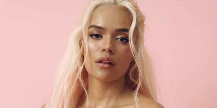 Karol G se somete a un doloroso proceso para borrar el tatuaje de Anuel AA