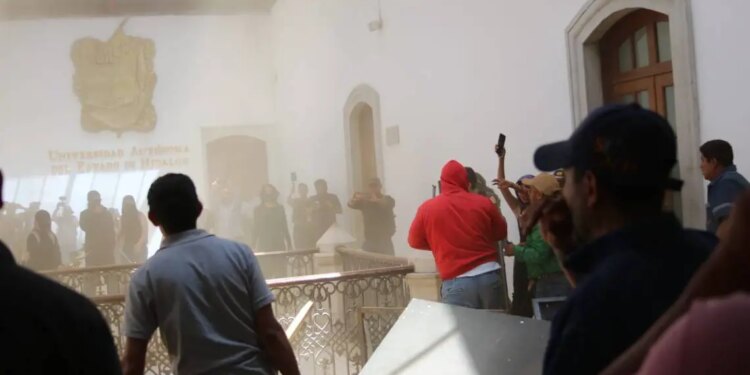 Lesionados y petición de destitución en UAEH.