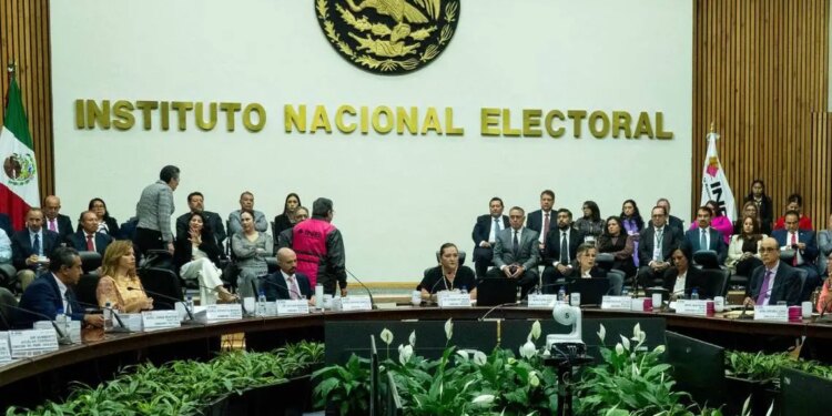 López Obrador tendrá que informar en mañaneras su inhabilitación electoral