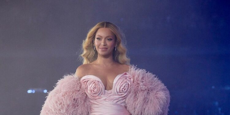 Los bailarines de Beyoncé 'piensan rápido' y ayudan a Blue Ivy en el escenario con tierno gesto viral