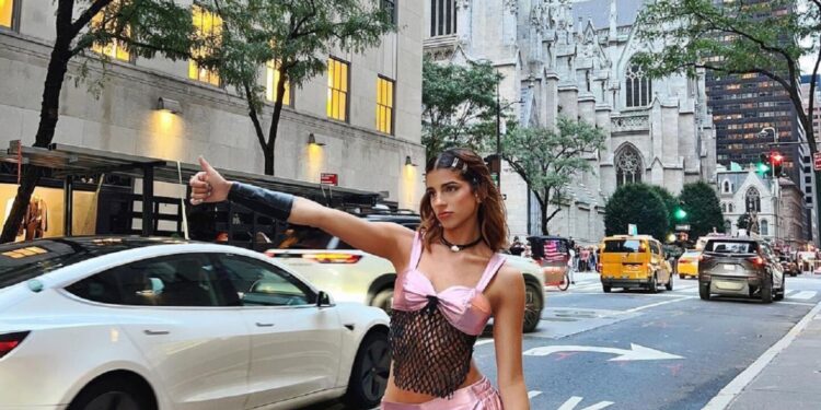 Mar de Regil se estrena como diseñadora en el New York Fashion Week tras desatar polémica con sus pinturas