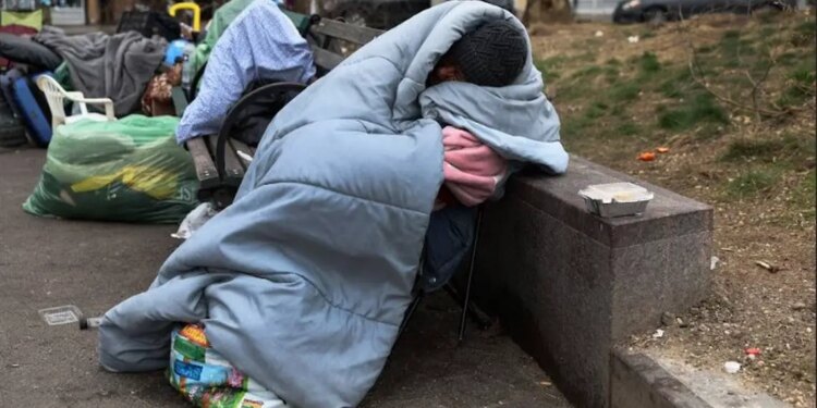 Miles de mexicanos en el extranjero en pobreza.